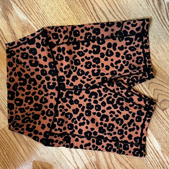 🆕 Cheetah print biker shorts 💛 - Picture 2 of 2